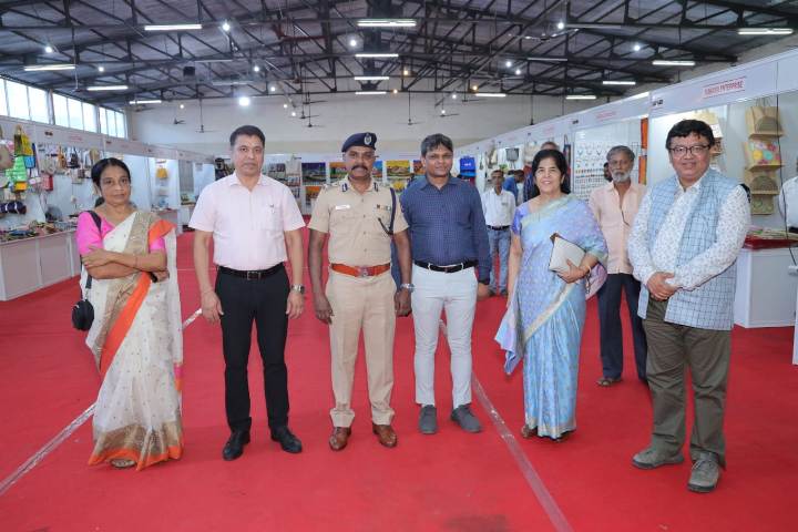 NJB Jute Fair at Coimbatore was inaugurated by Shri V. Balakrishnan, Commissioner of Police, Coimbatore, on 12.09.2024, in presence of Smt. P. Alli Rani, Director, SVIPTM, Smt. Rita Hemrajani, CMD, NHDC, and Shri Shashi Bhushan Singh, Secretary, NJB.