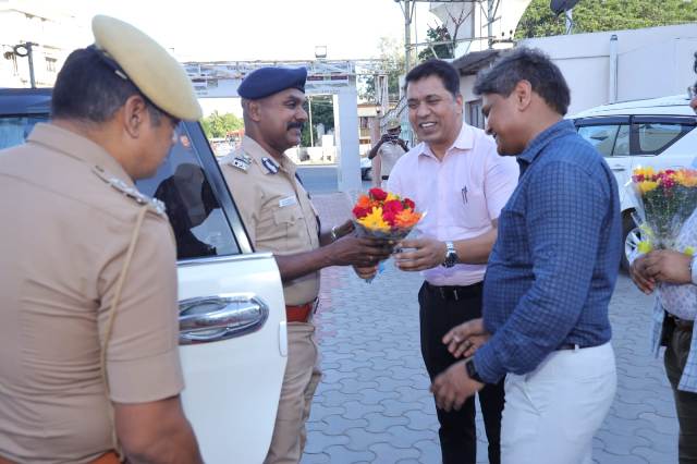 NJB Jute Fair at Coimbatore was inaugurated by Shri V. Balakrishnan, Commissioner of Police, Coimbatore, on 12.09.2024, in presence of Smt. P. Alli Rani, Director, SVIPTM, Smt. Rita Hemrajani, CMD, NHDC, and Shri Shashi Bhushan Singh, Secretary, NJB.